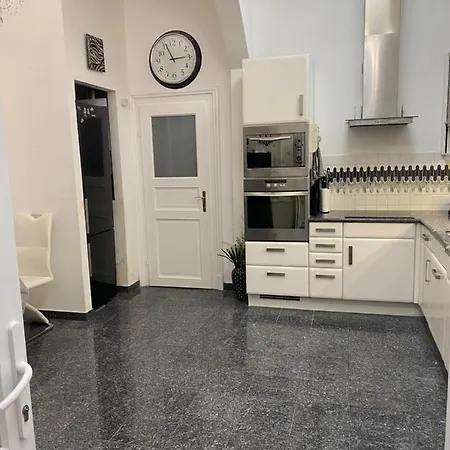 Séjour chez l'habitant Westend Guest *